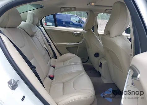 2014 Volvo S60 T5 z USA, uszkodzony, nr VIN YV1612FS6E2273932